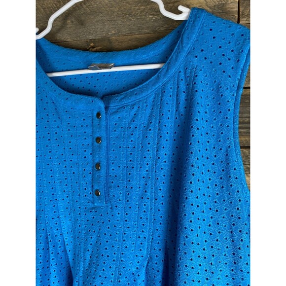 Avenue Women's Plus Sz 18/20 Blue Sleeveless Eyelet 1/4 Button Layered Top - Picture 3 of 12